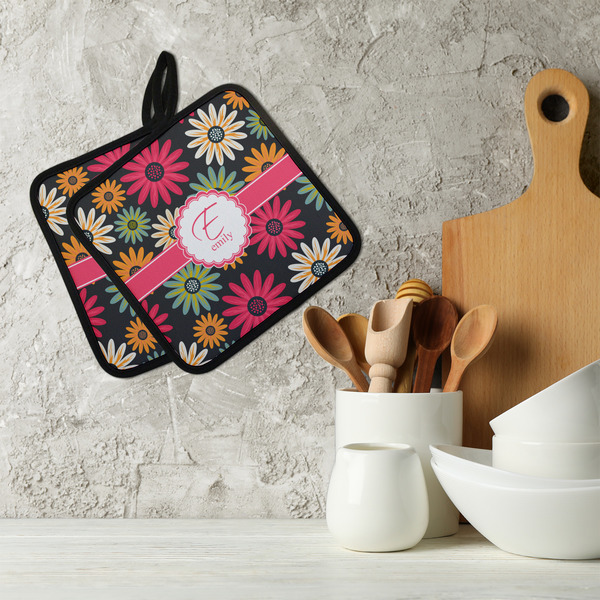 Daisies Neoprene Pot Holder - Set of 2  LIFESTYLE