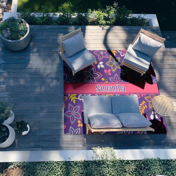 Simple Floral 8'x10' Patio Rug - In context