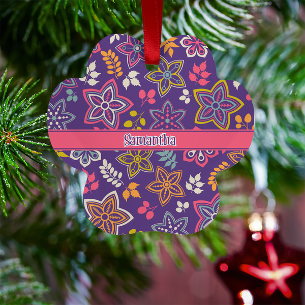 Simple Floral Metal Paw Ornament - Lifestyle