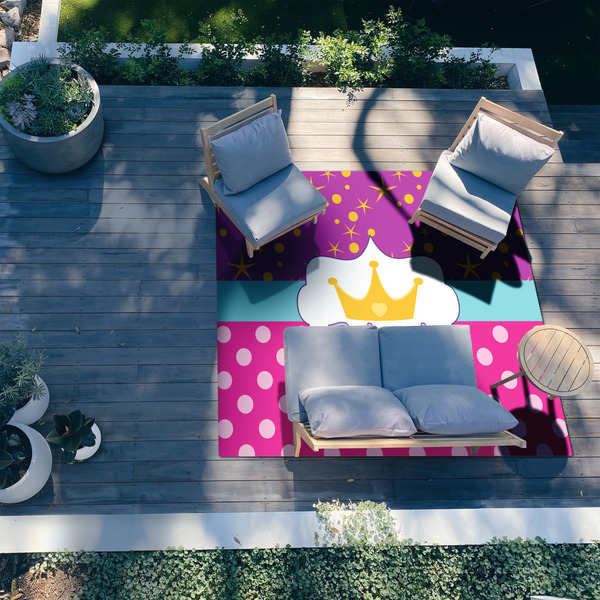 Sparkle & Dots 8'x10' Patio Rug - In context