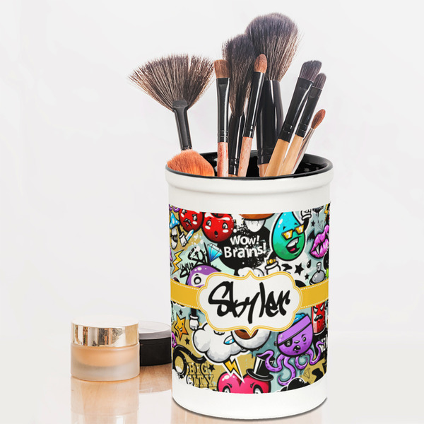 Graffiti Pencil Holder - LIFESTYLE makeup