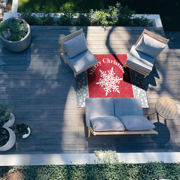 Snowflakes 5'x7' Patio Rug - In context