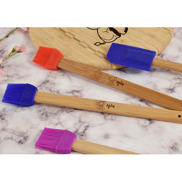 Safari Silicone Brush - Blue - Lifestyle