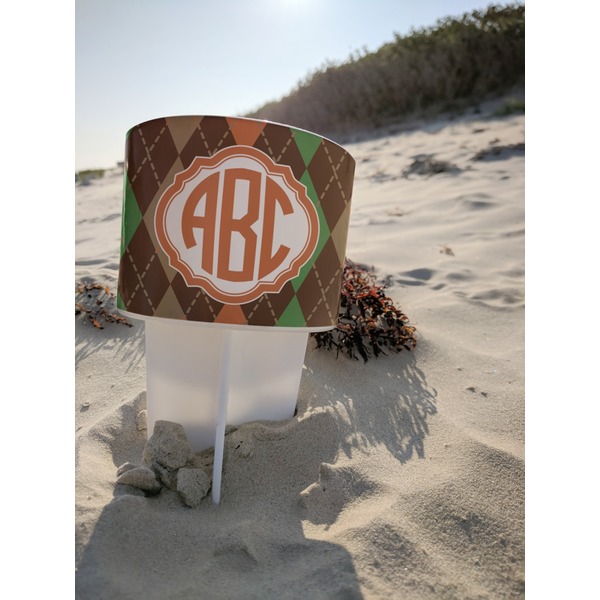 Brown Argyle Beach Spiker white on beach with sand