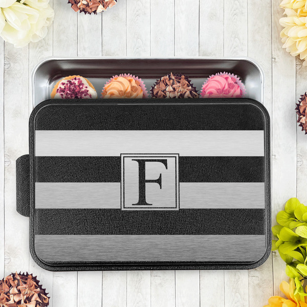 Horizontal Stripe Aluminum Baking Pan - Black Lid - LIFESTYLE