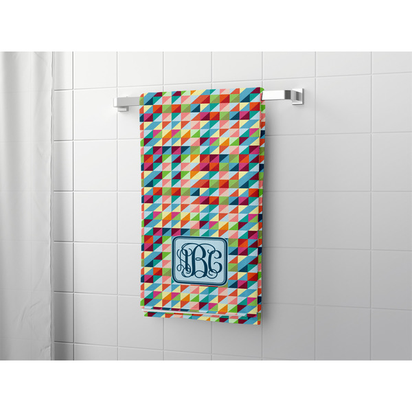 Retro Triangles Bath Towel - LIFESTYLE