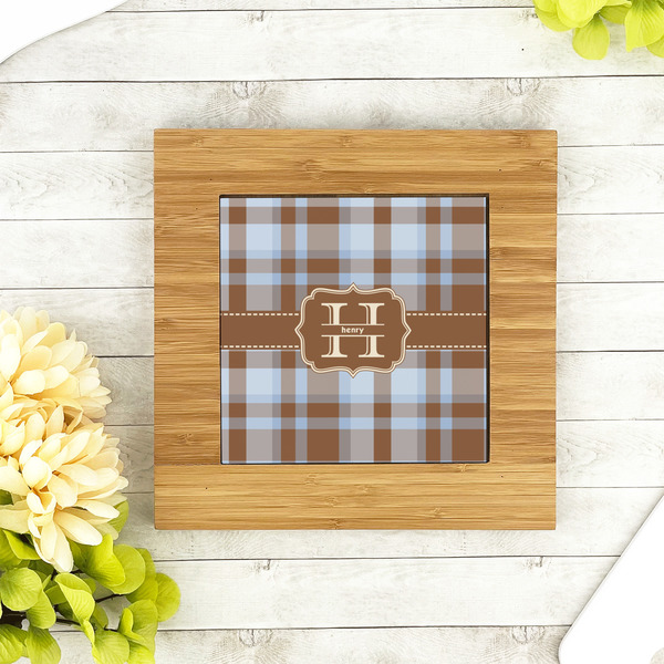 Two Color Plaid Bamboo Trivet with 6" Tile - LIFESTYLE