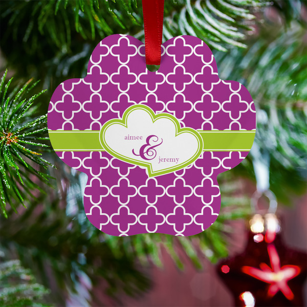 Clover Metal Paw Ornament - Lifestyle