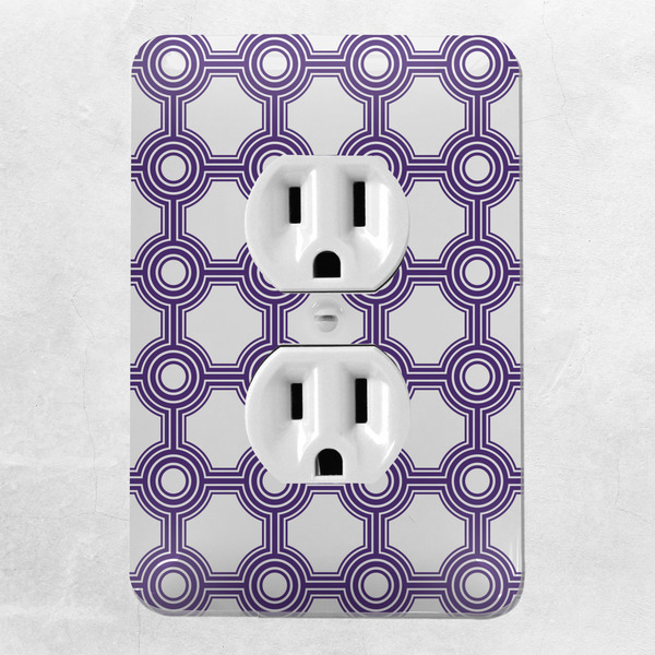 Connected Circles Electric Outlet Plate - LIFESTYLE