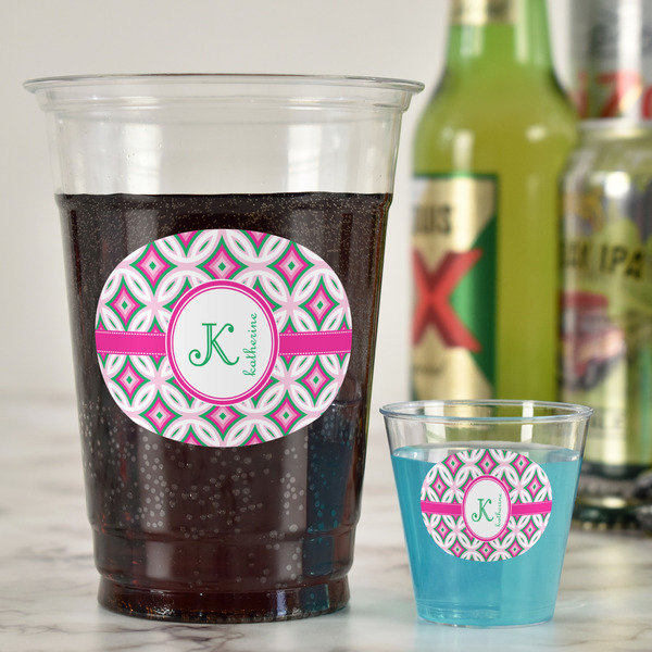 Linked Circles & Diamonds Party Cups - 16oz - In Context