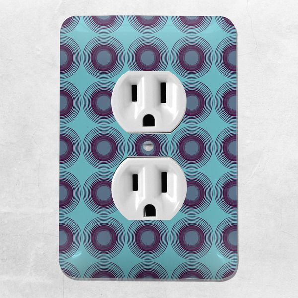 Concentric Circles Electric Outlet Plate - LIFESTYLE