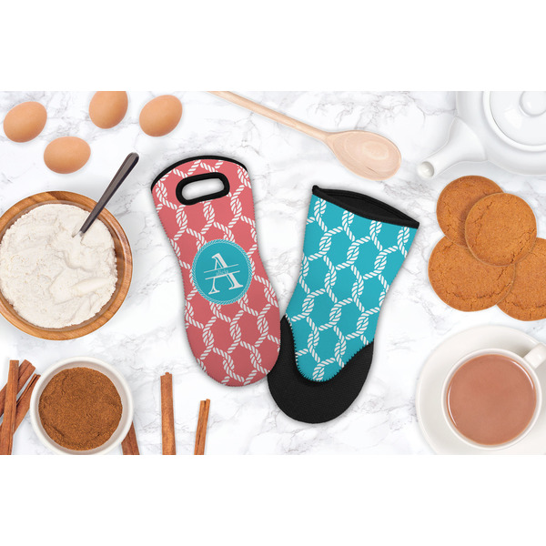 Linked Rope Neoprene Oven Mitt - Lifestyle Image