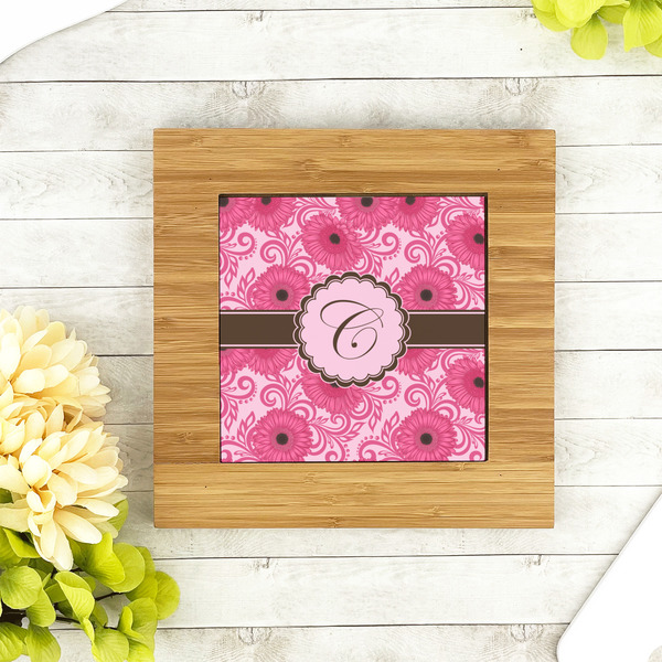 Gerbera Daisy Bamboo Trivet with 6" Tile - LIFESTYLE