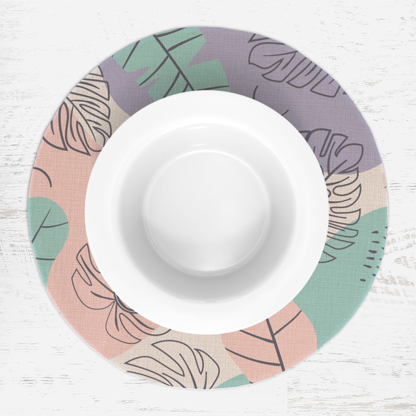 Coconut and Leaves Round Linen Placemats - LIFESTYLE (single)