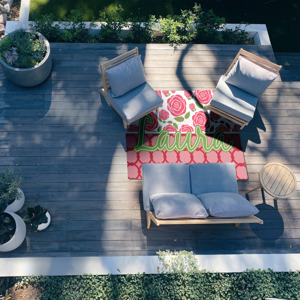 Roses 5'x7' Patio Rug - In context