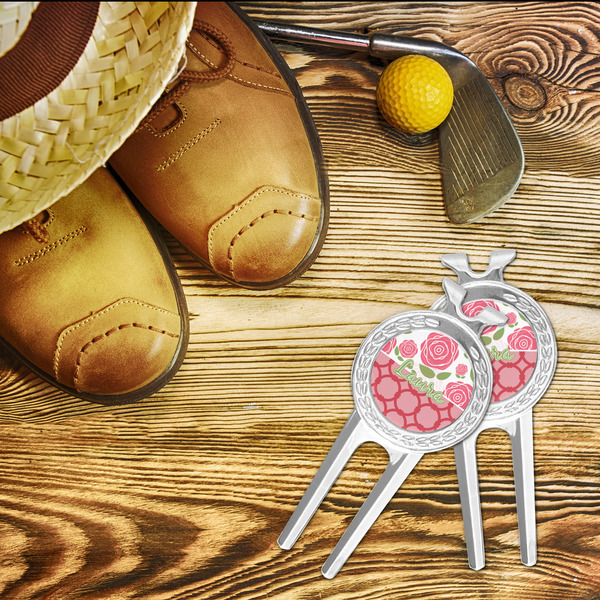Roses Divot Tool - LIFESTYLE