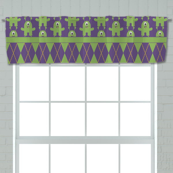 Astronaut, Aliens & Argyle Valance - Closeup on window