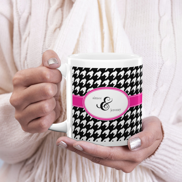 Houndstooth w/Pink Accent 20oz Coffee Mug - LIFESTYLE