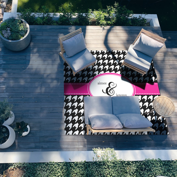 Houndstooth w/Pink Accent 8'x10' Patio Rug - In context