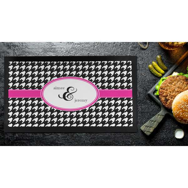Houndstooth w/Pink Accent Bar Mat - Small - LIFESTYLE