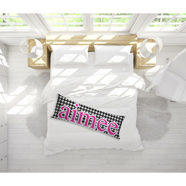 Houndstooth w/Pink Accent Body Pillow - LIFESTYLE