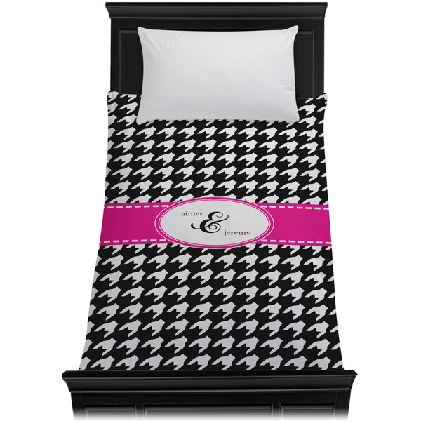 Houndstooth w/Pink Accent Duvet Cover - Twin - On Bed - No Prop