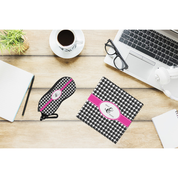 Houndstooth w/Pink Accent Eyeglass Case and Cloth Set - LIFESTYLE