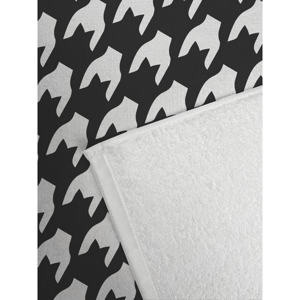 Houndstooth w/Pink Accent Golf Towel - Detail