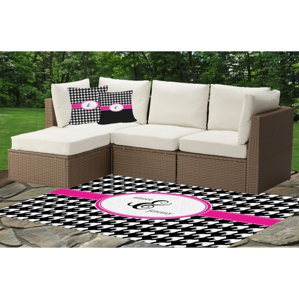 Houndstooth w/Pink Accent Outdoor Mat & Cushions