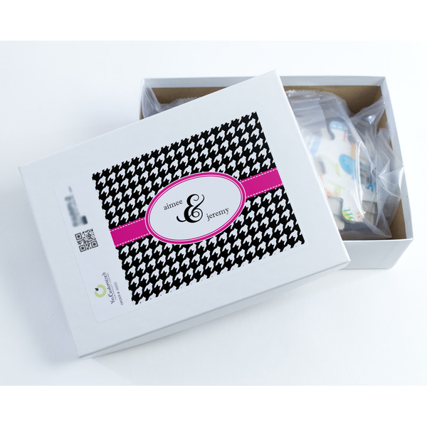 Houndstooth w/Pink Accent Jigsaw Puzzle 30 Piece - Box