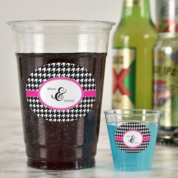Houndstooth w/Pink Accent Party Cups - 16oz - In Context
