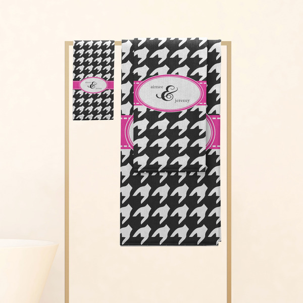 Houndstooth w/Pink Accent Personalized Towel Set