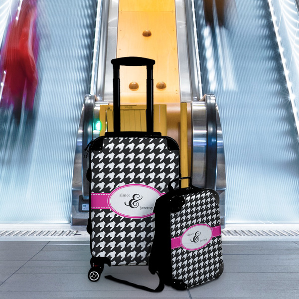Houndstooth w/Pink Accent Suitcase Set 4 - IN CONTEXT
