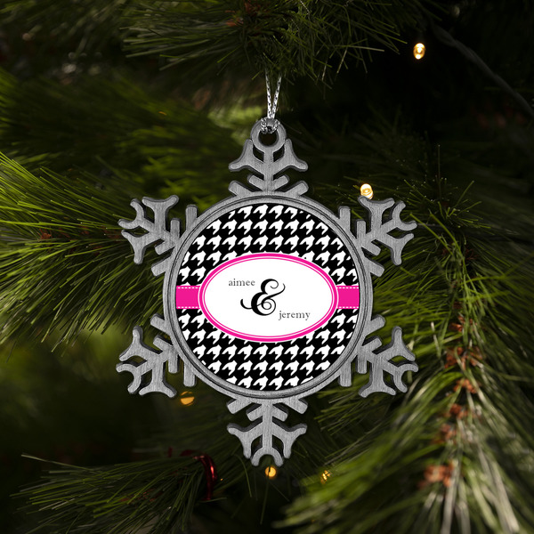 Houndstooth w/Pink Accent Vintage Snowflake - (LIFESTYLE)