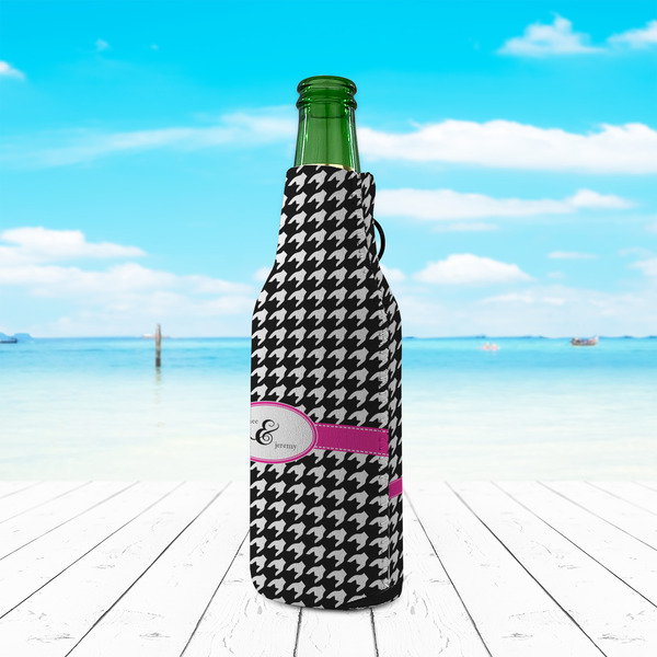 Houndstooth w/Pink Accent Zipper Bottle Cooler - LIFESTYLE