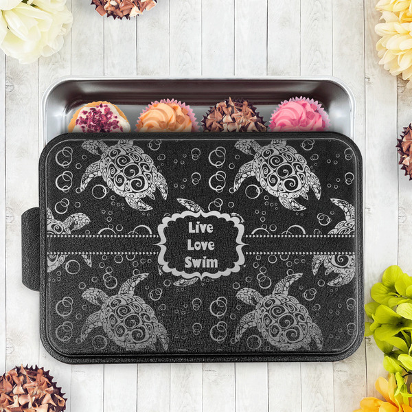 Sea Turtles Aluminum Baking Pan - Black Lid - LIFESTYLE