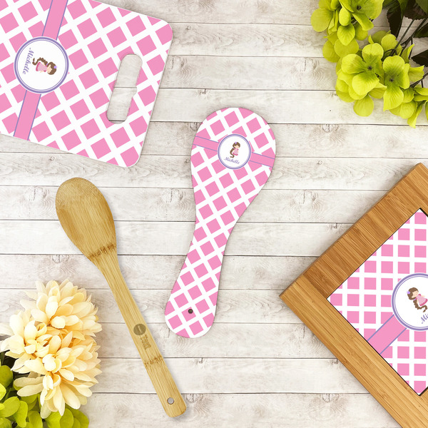 Diamond Print w/Princess Spoon Rest Trivet - LIFESTYLE