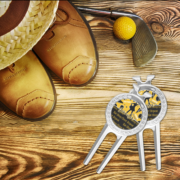 Cheer Divot Tool - LIFESTYLE