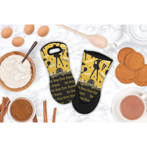 Cheer Neoprene Oven Mitt - Lifestyle Image