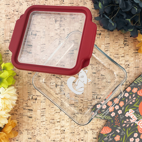 Foxy Mama Glass Cake Dish - LIFESTYLE (8x8)