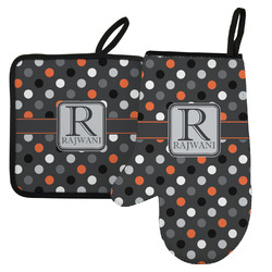 Gray Dots Left Oven Mitt & Pot Holder Set w/ Name and Initial