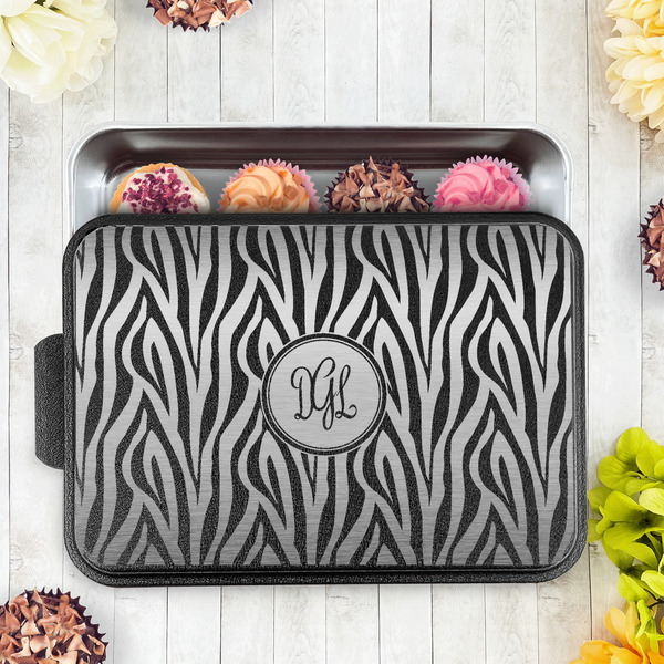 Zebra Print Aluminum Baking Pan - Black Lid - LIFESTYLE
