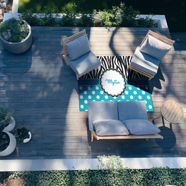 Dots & Zebra 5'x7' Patio Rug - In context