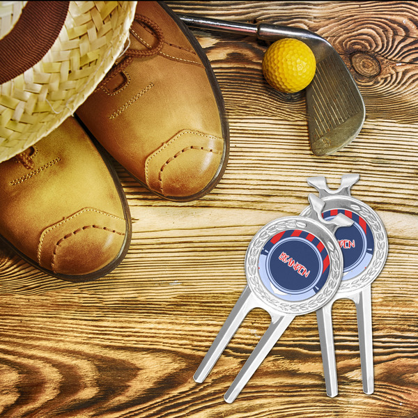 Classic Anchor & Stripes Divot Tool - LIFESTYLE