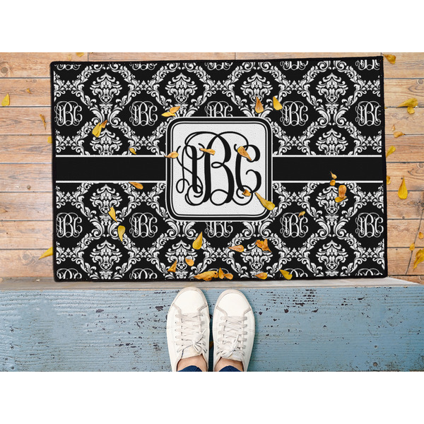 Monogrammed Damask Door Mat - LIFESTYLE (Med)