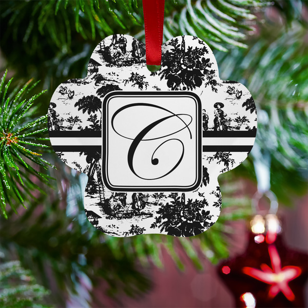 Toile Metal Paw Ornament - Lifestyle