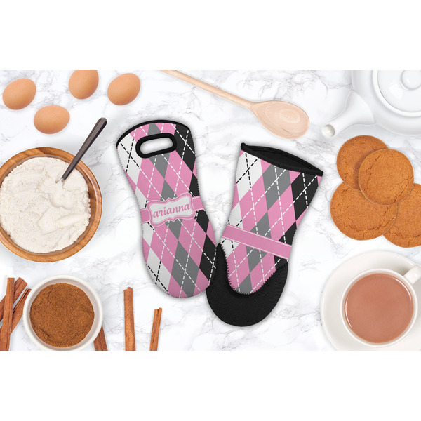 Argyle Neoprene Oven Mitt - Lifestyle Image
