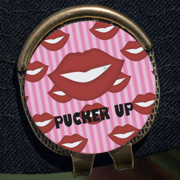Lips (Pucker Up) Golf Ball Marker Hat Clip - Gold - Close Up