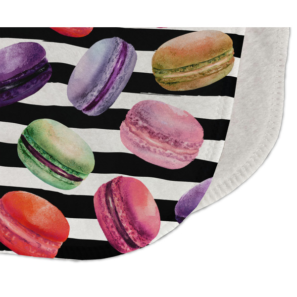 Macarons Old Burp Detail