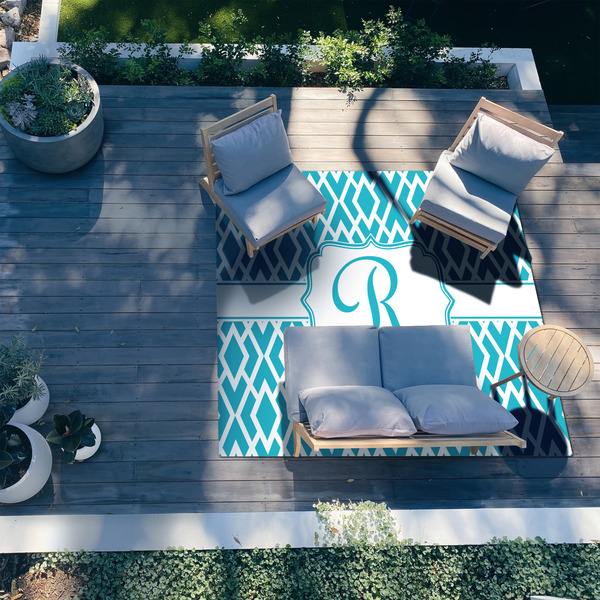 Geometric Diamond 8'x10' Patio Rug - In context